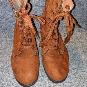 BOOTS SIZE 7 1/2